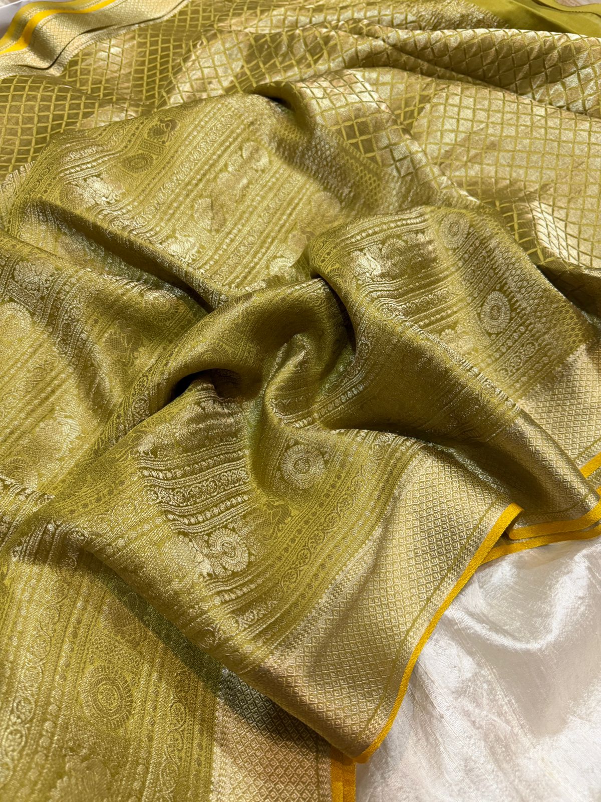Pure Mysore Brocade Crepe Silk Saree With Platinum Zari Weave