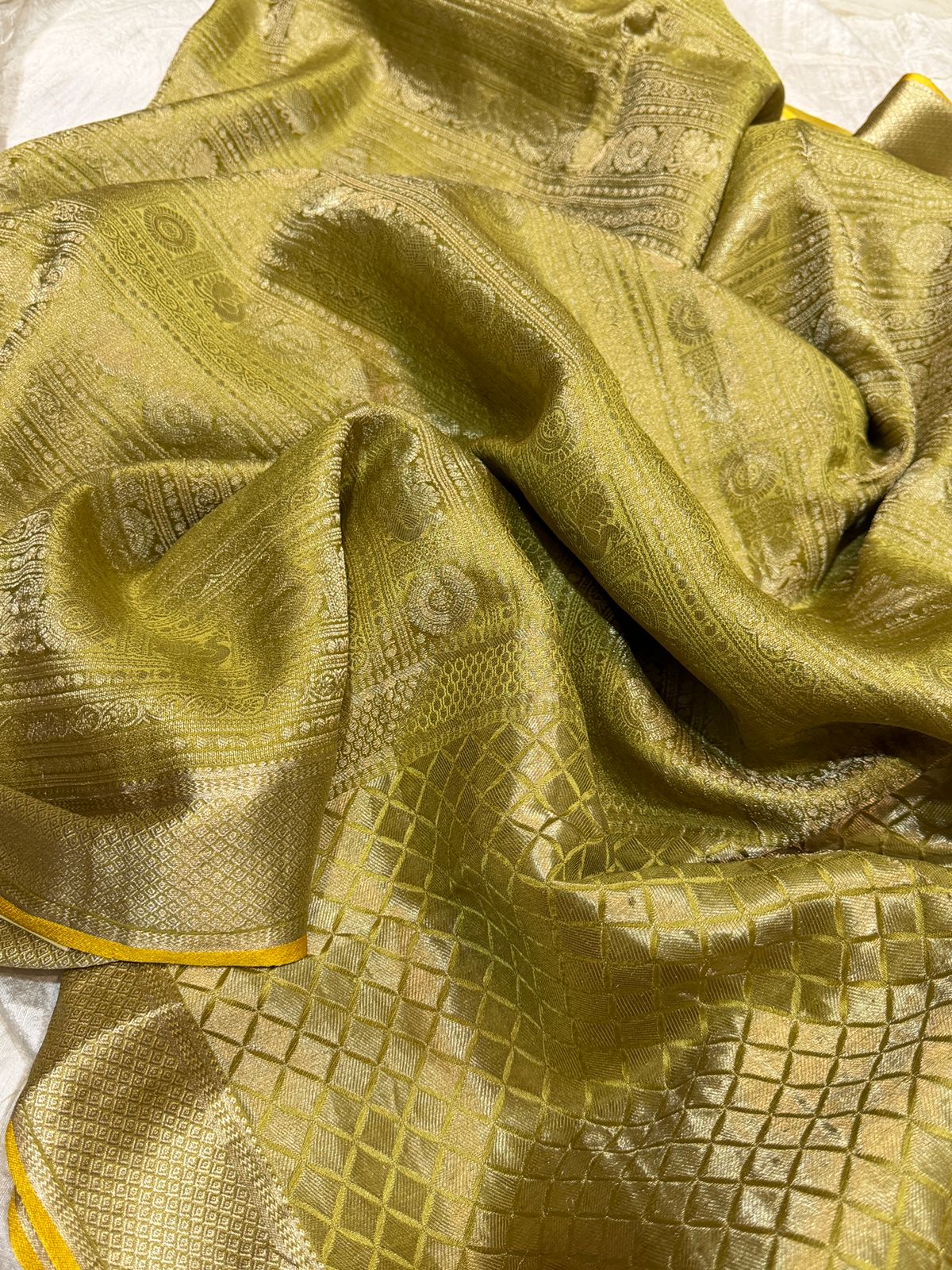 Pure Mysore Brocade Crepe Silk Saree With Platinum Zari Weave