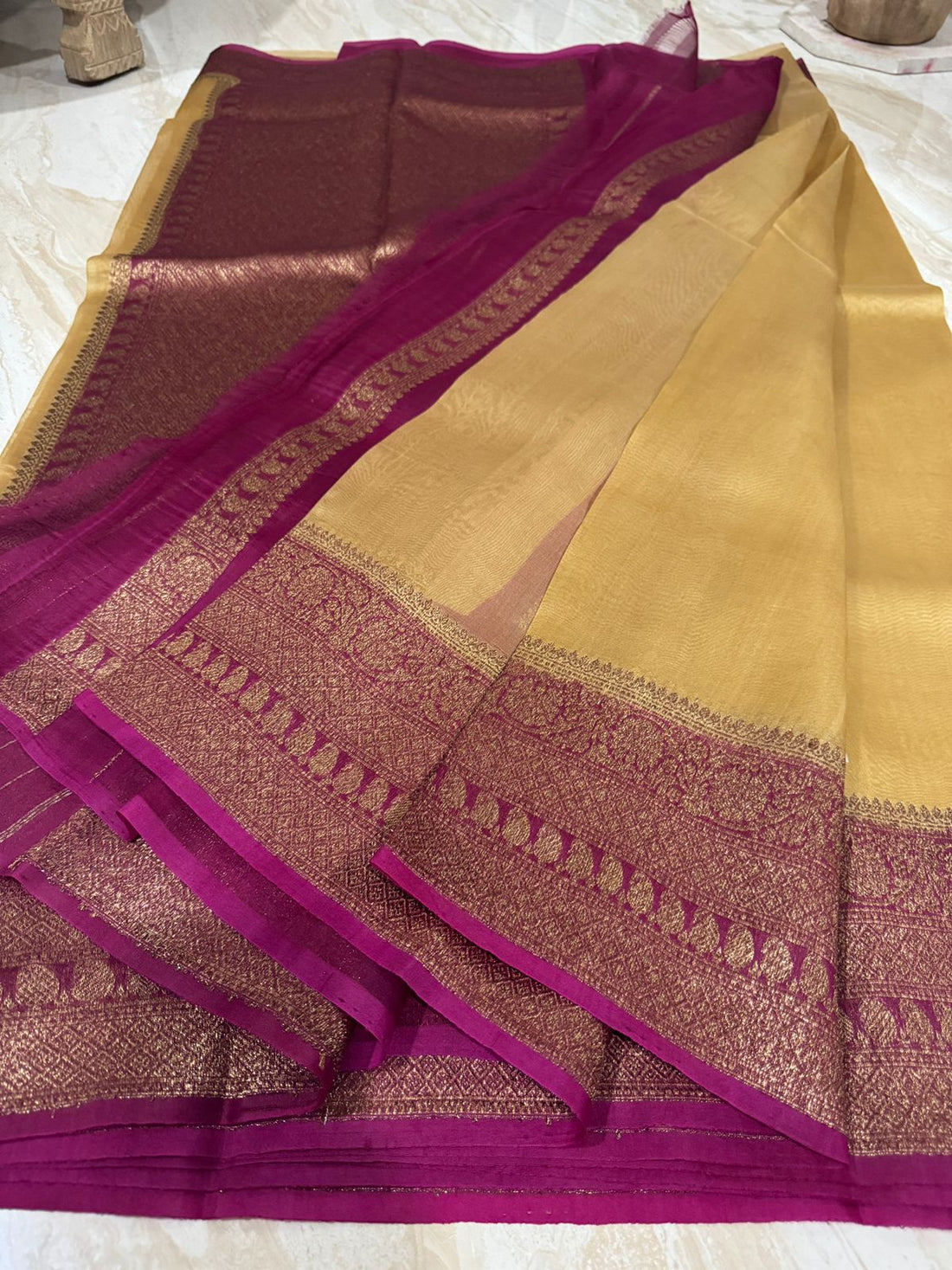 Pure Handloom Kora Banarasi Saree With Antiq Zari Weave