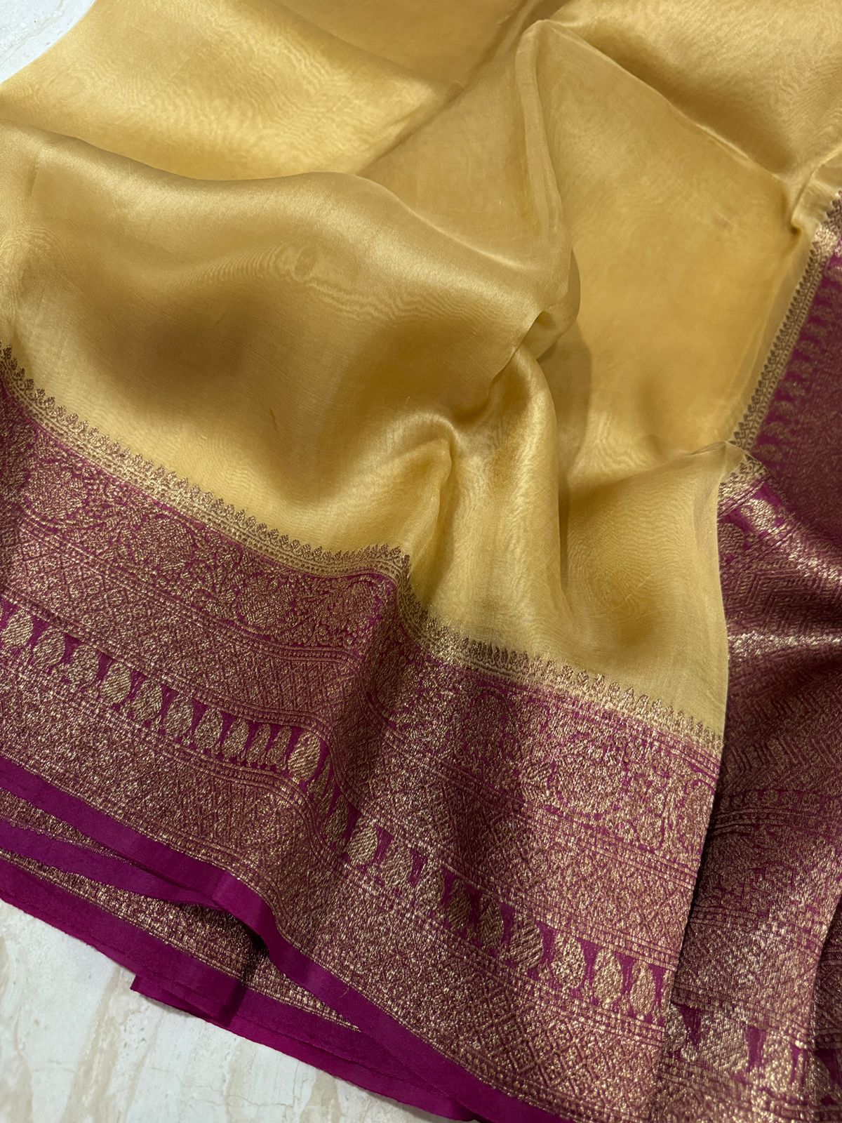 Pure Handloom Kora Banarasi Saree With Antiq Zari Weave
