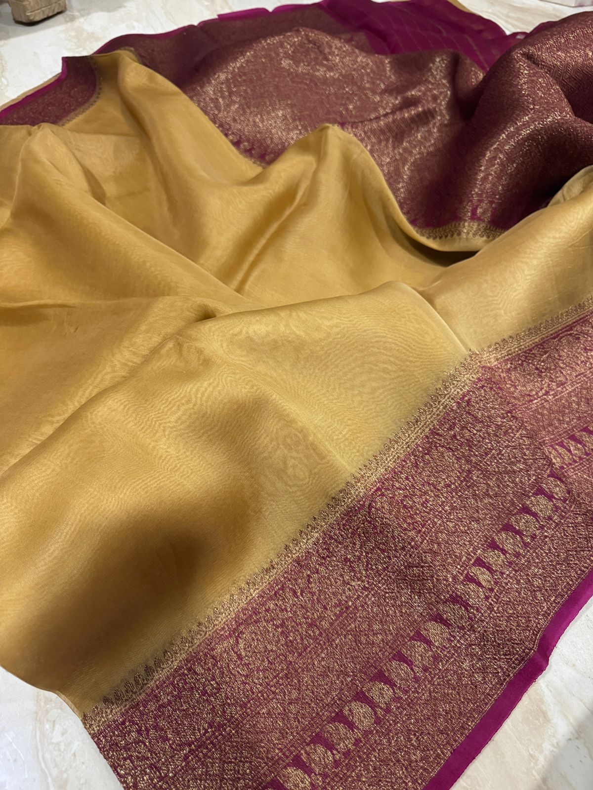 Pure Handloom Kora Banarasi Saree With Antiq Zari Weave