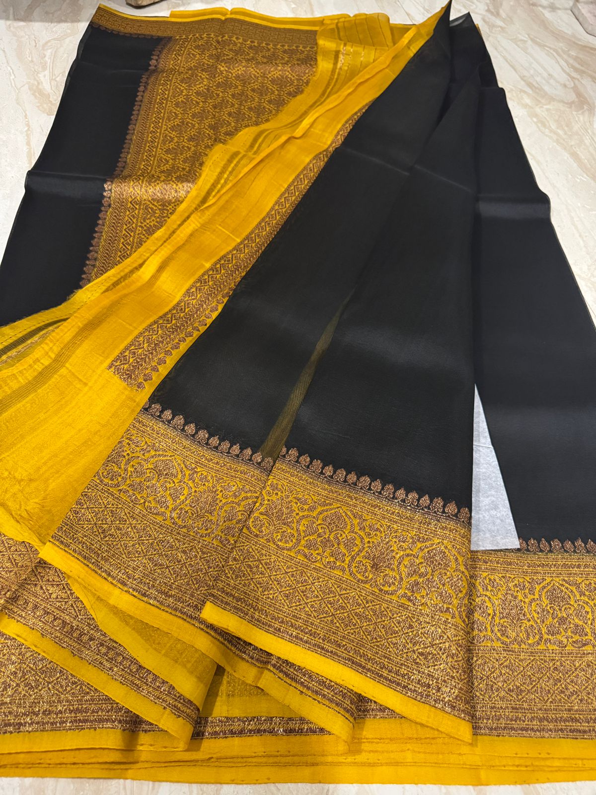 Pure Handloom Kora Banarasi Saree With Antiq Zari Weave