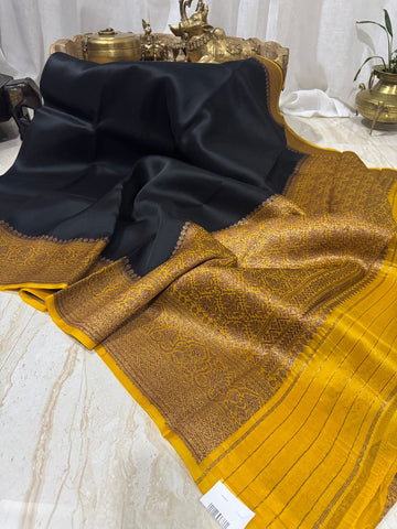 Pure Handloom Kora Banarasi Saree With Antiq Zari Weave