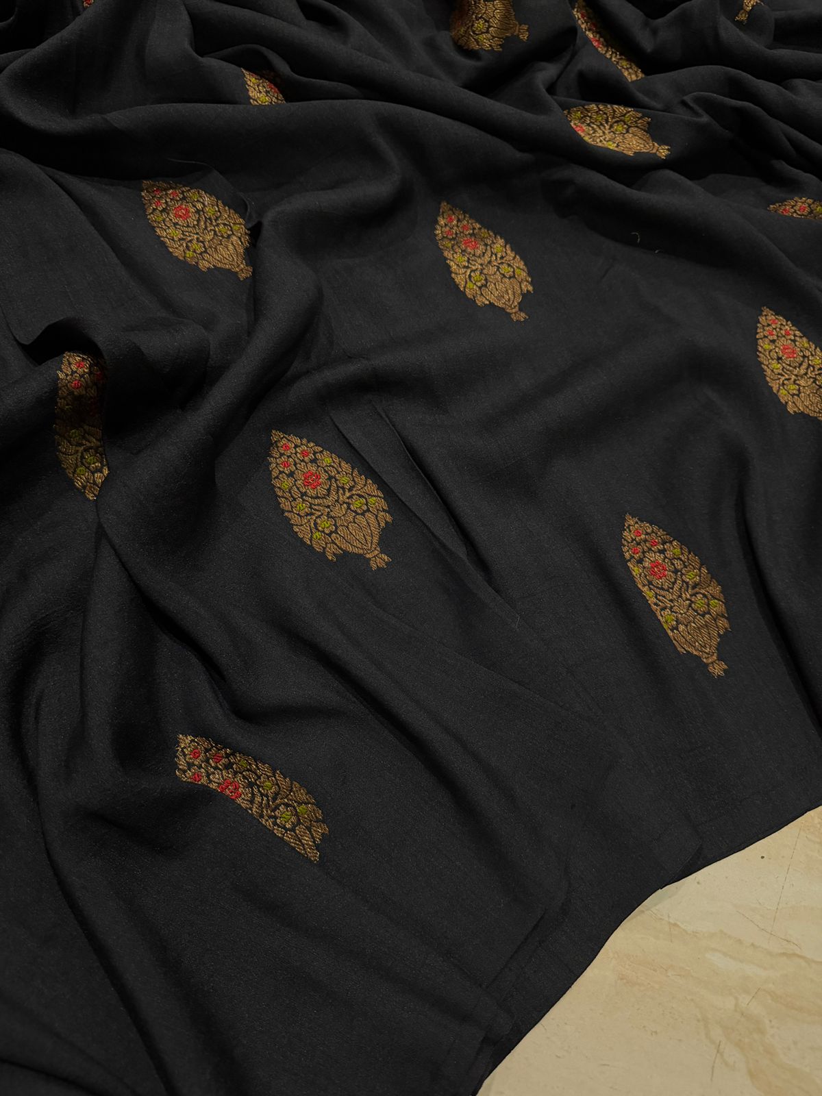 Pure Handloom Munga Banarasi Saree with Meenakari Butta