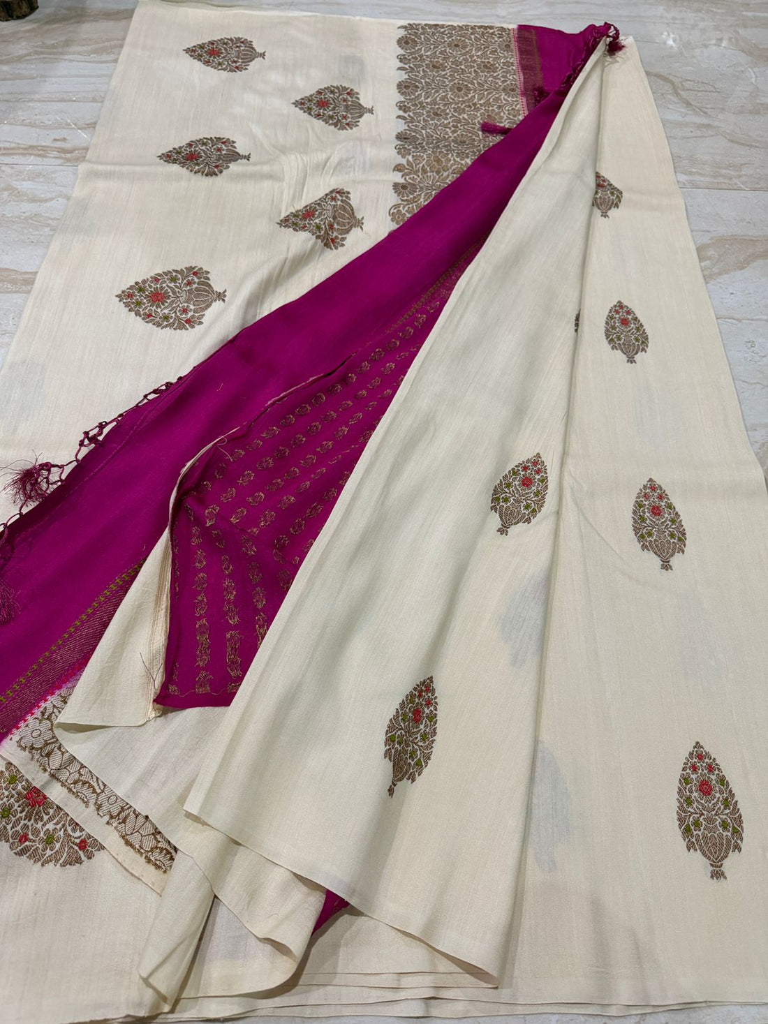 Pure Handloom Munga Banarasi Saree with Meenakari Butta