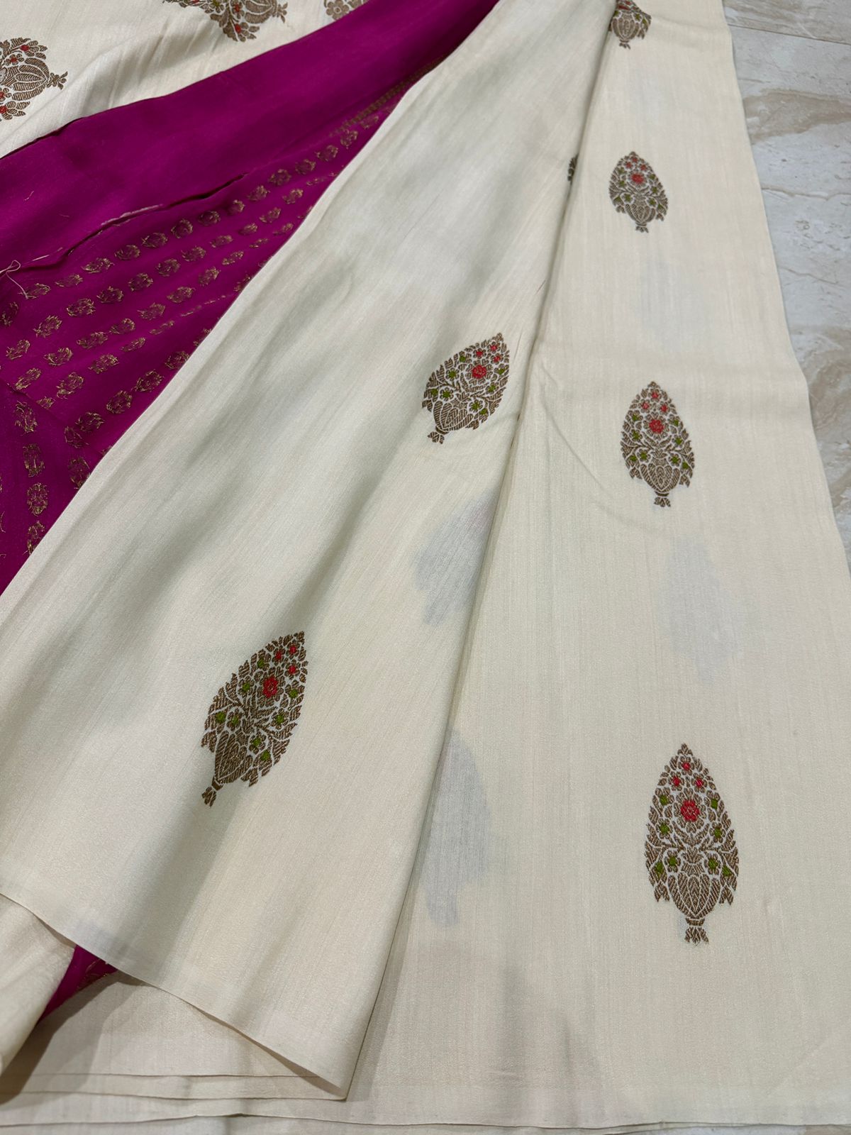 Pure Handloom Munga Banarasi Saree with Meenakari Butta
