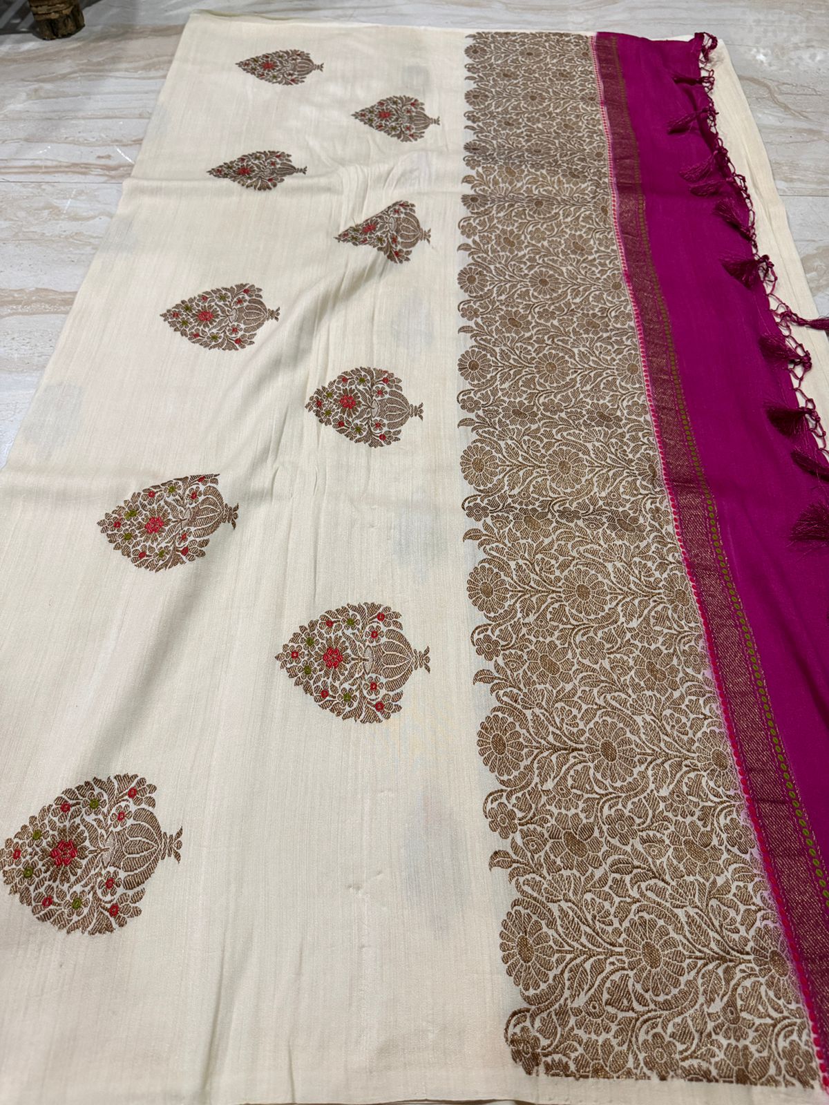 Pure Handloom Munga Banarasi Saree with Meenakari Butta