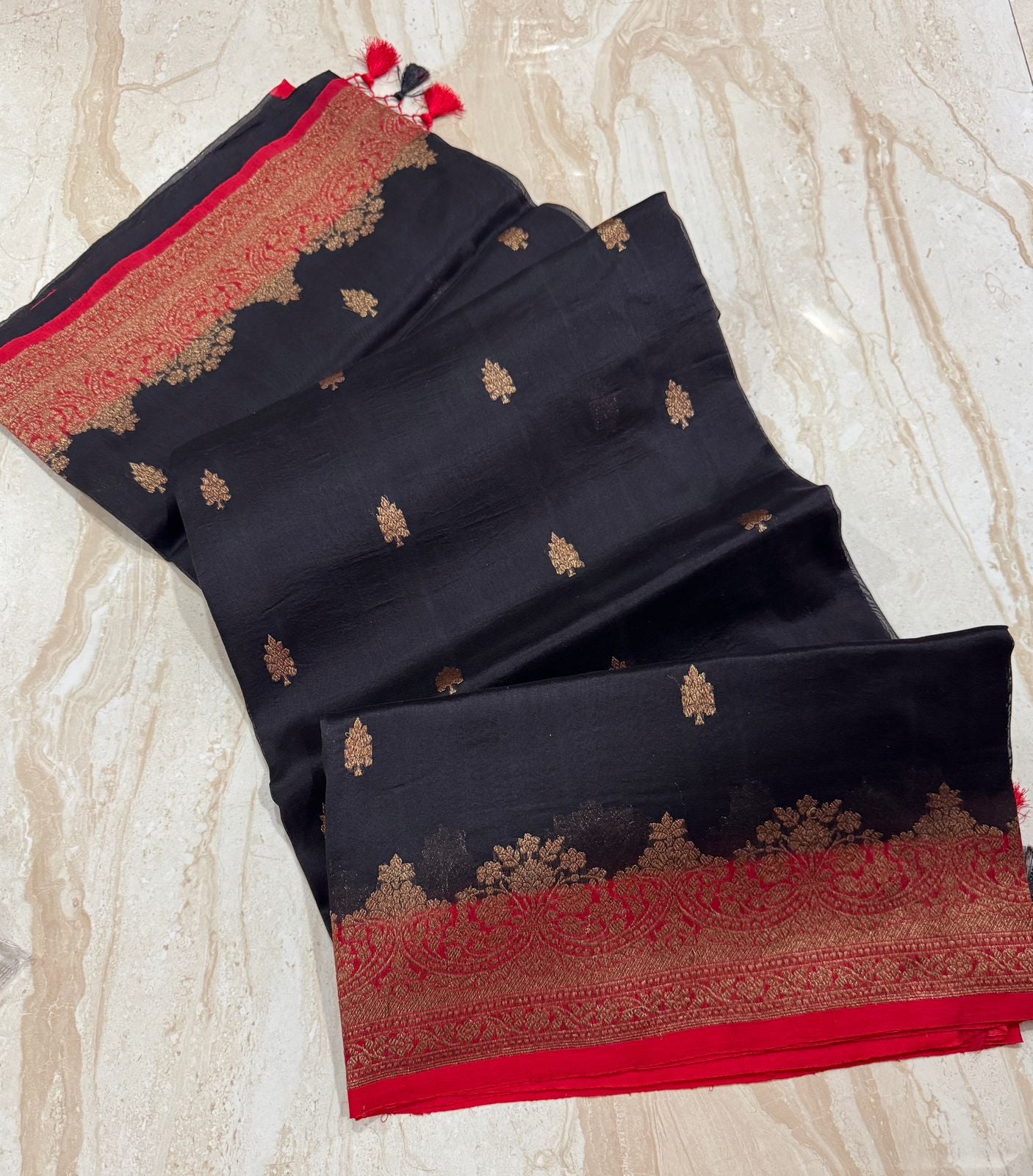 Pure Handloom Kora Banarasi Kadua Weave Zari