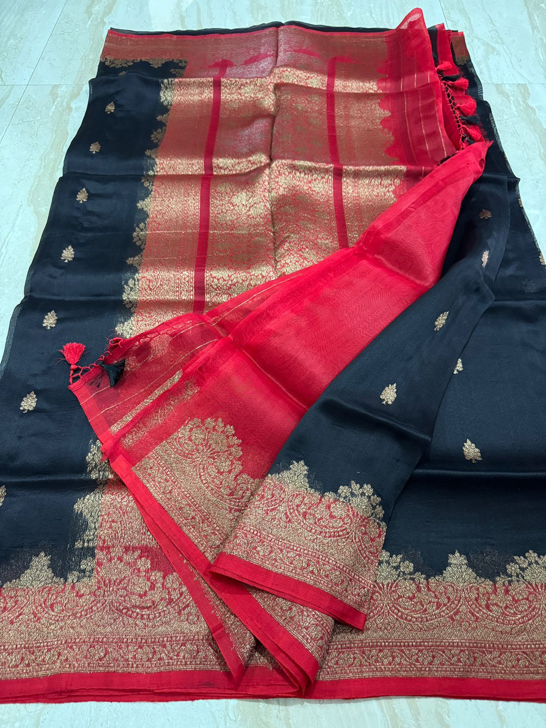 Pure Handloom Kora Banarasi Kadua Weave Zari