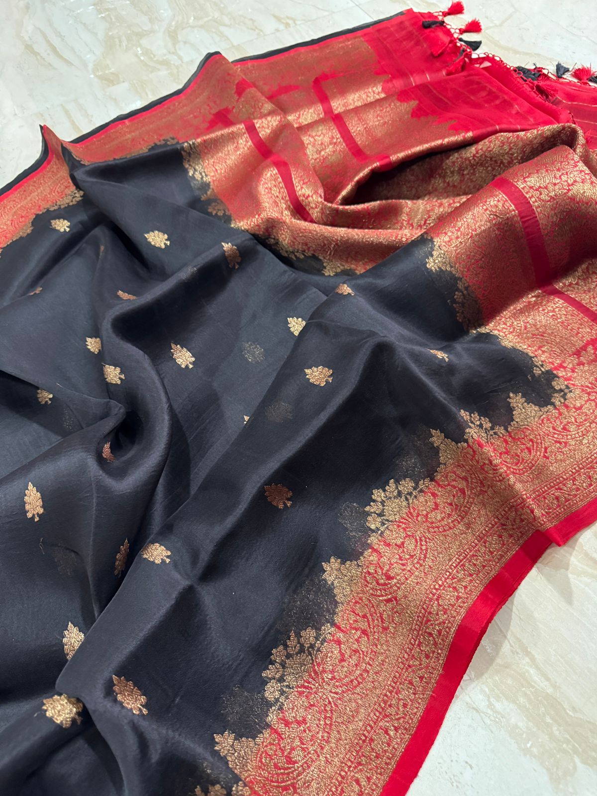 Pure Handloom Kora Banarasi Kadua Weave Zari