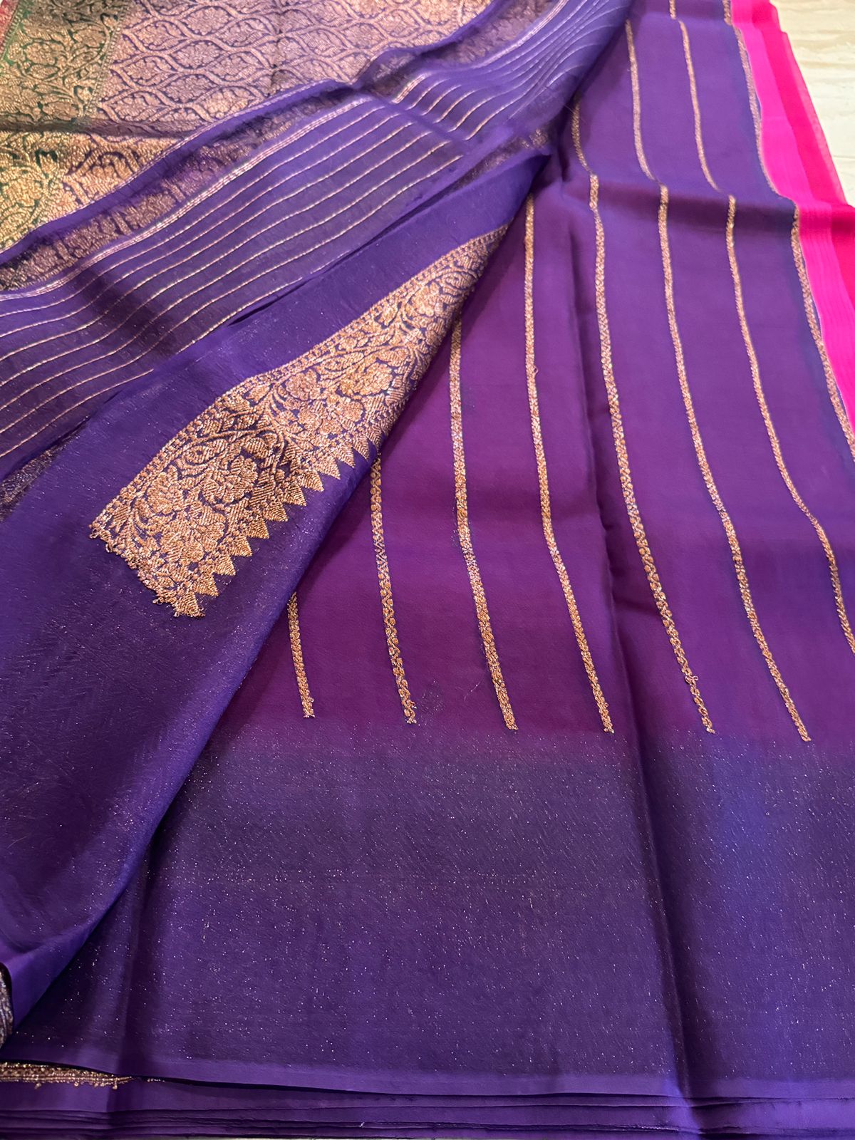 Pure Handloom Kora Banarasi Antiq Zari Weave