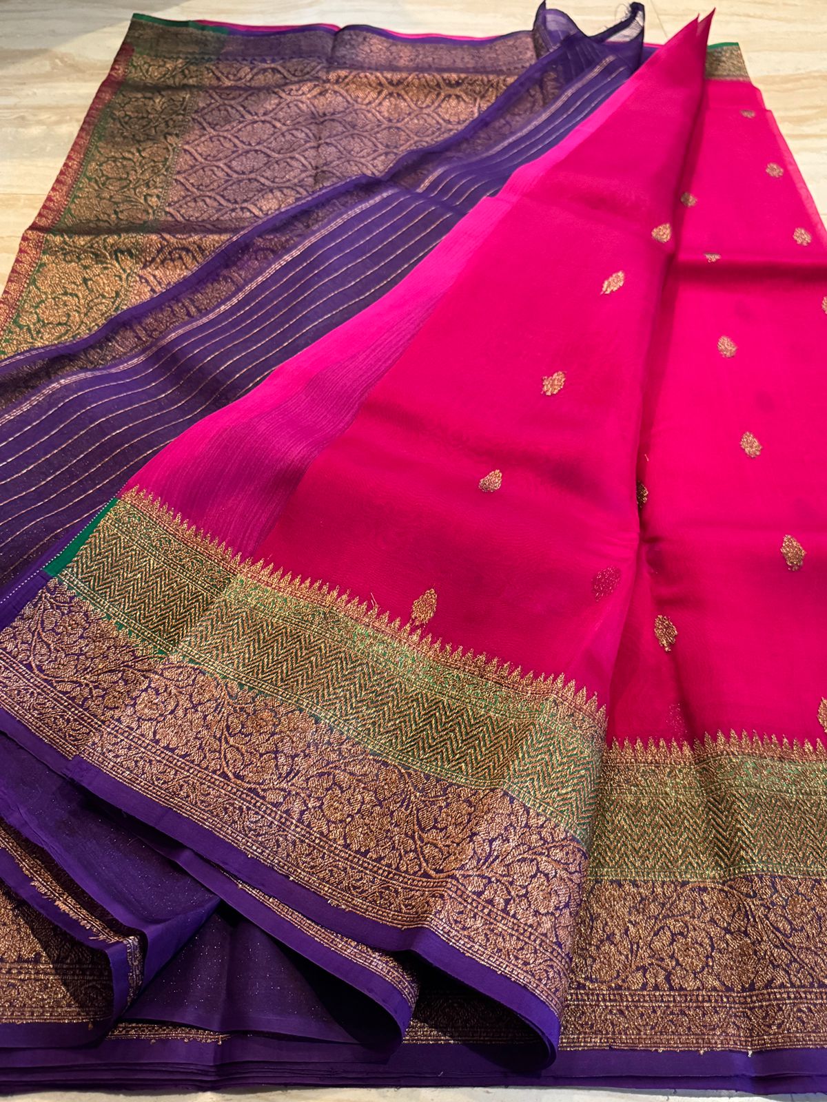 Pure Handloom Kora Banarasi Antiq Zari Weave
