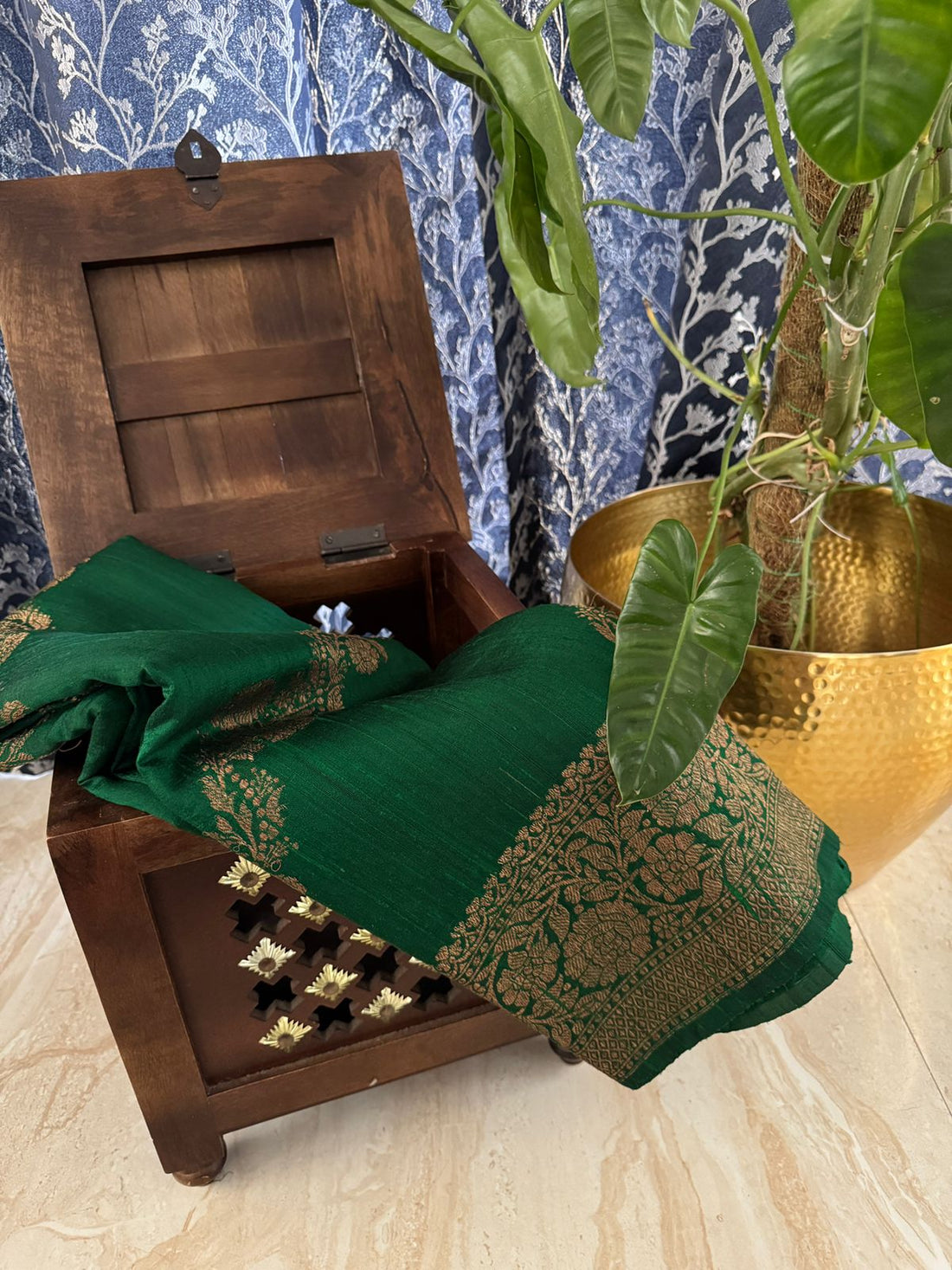 Pure Raw Silk Banarasi Saree With Lehriya Weave Zari