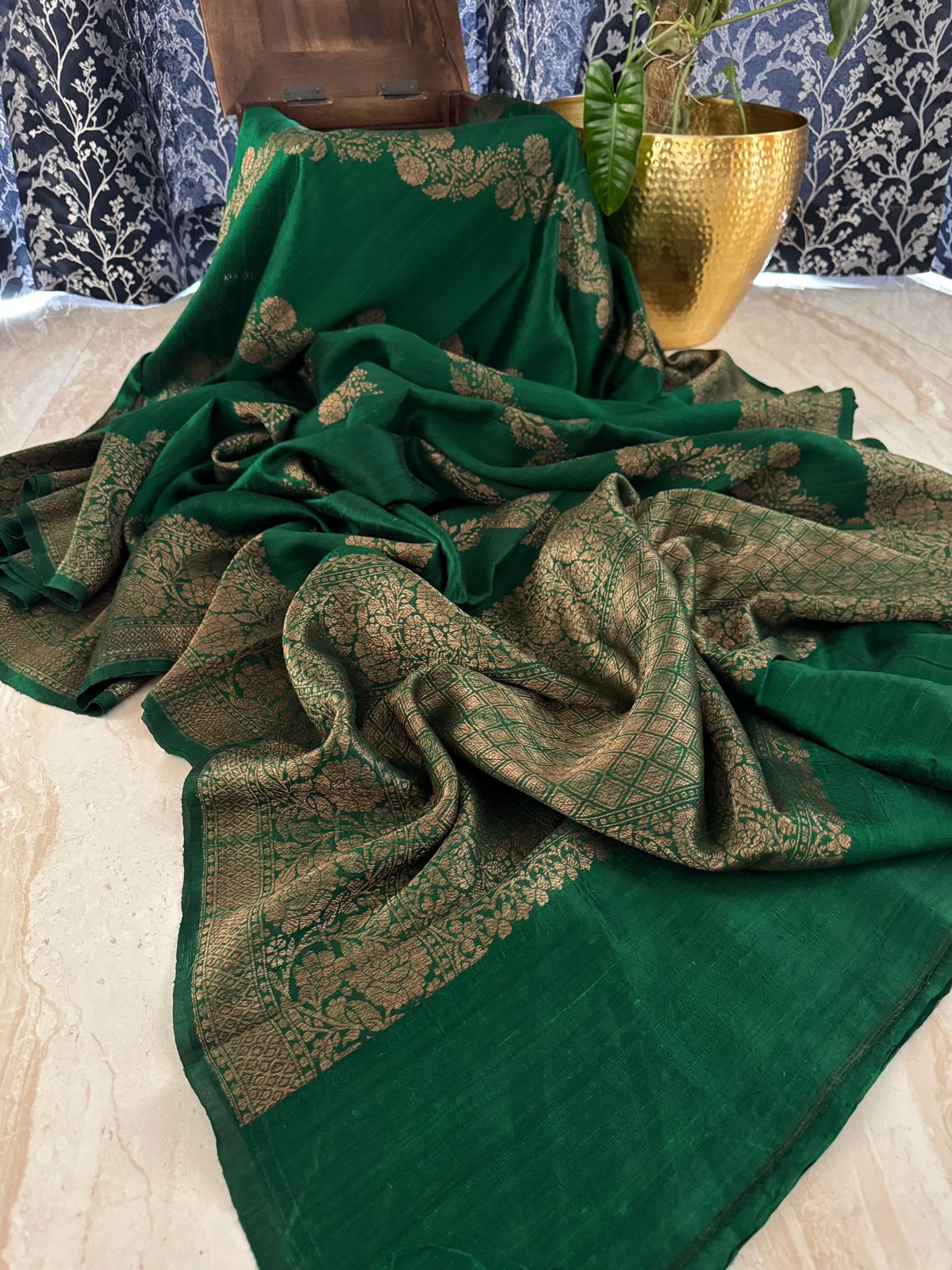 Pure Raw Silk Banarasi Saree With Lehriya Weave Zari